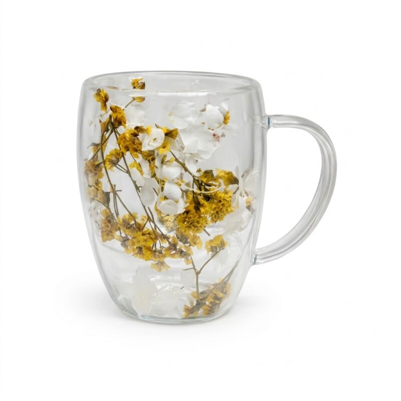 Cană perete dublu cu flori galbene și albe.