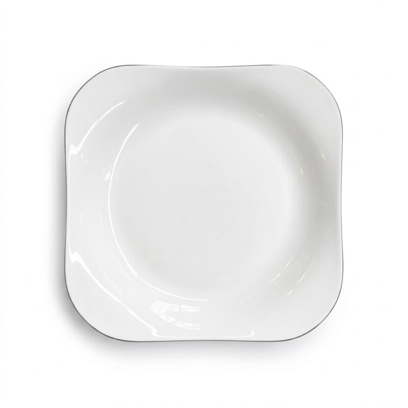 Farfurie albă pătrată din porțelan cu margini curbate și design minimalist