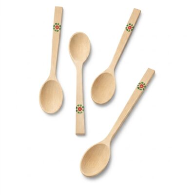 Set de patru linguri din lemn lucrate manual, decorate cu motive florale tradiționale roșii și verzi.