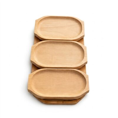Platou de servire din lemn masiv cu 3 tăvițe ovale detașabile și bază suport, lungime 75 cm, vedere de sus pe fundal alb.