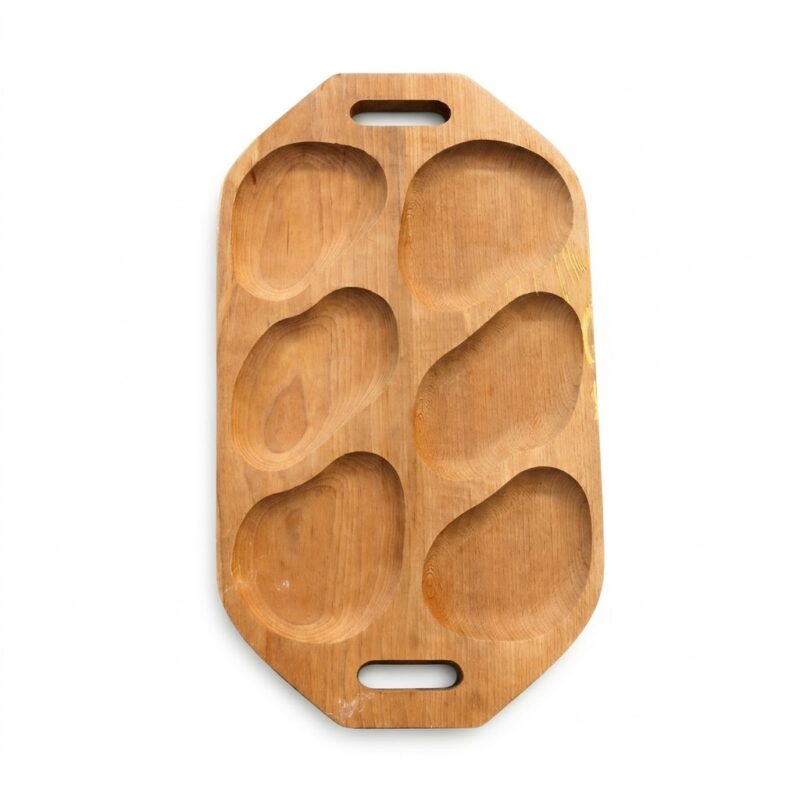 Platou din lemn natur pentru servire aperitive, cu 6 compartimente și mânere.