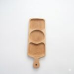 Platou din lemn pentru servire aperitive, cu 3 compartimente și mâner