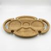 Platou oval din lemn pentru servire aperitive și brânzeturi, prevăzut cu compartimente rotunde și decupaje laterale speciale pentru susținerea paharelor