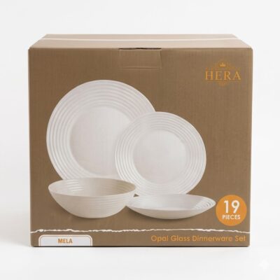 Cutie de prezentare pentru setul de farfurii din sticlă opal Hera Mela, 19 piese, culoare albă, cu design texturat pe margine. Produs comercializat de AYBR Home.