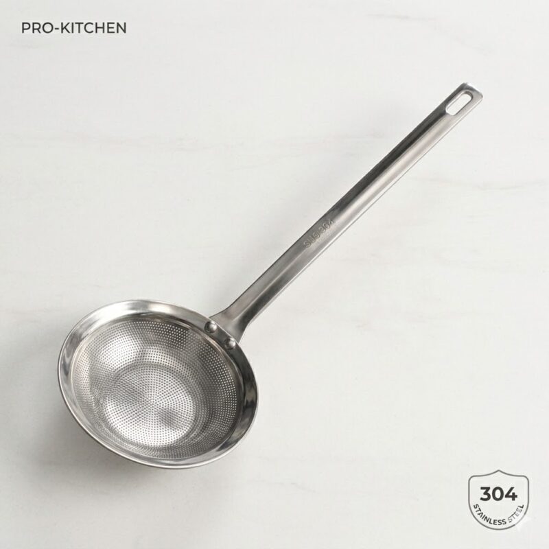 Detaliu strecurătoare fină din oțel inoxidabil 304, poziție înclinată.