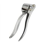 Presă de usturoi din inox cu mâner ergonomic pentru bucătărie.