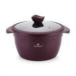 Oală antiaderentă Rockland cu diametrul de 24 cm, culoare vișiniu închis, fabricată din aluminiu turnat, prevăzută cu mânere laterale integrate și capac din sticlă termorezistentă, izolată pe fundal alb.